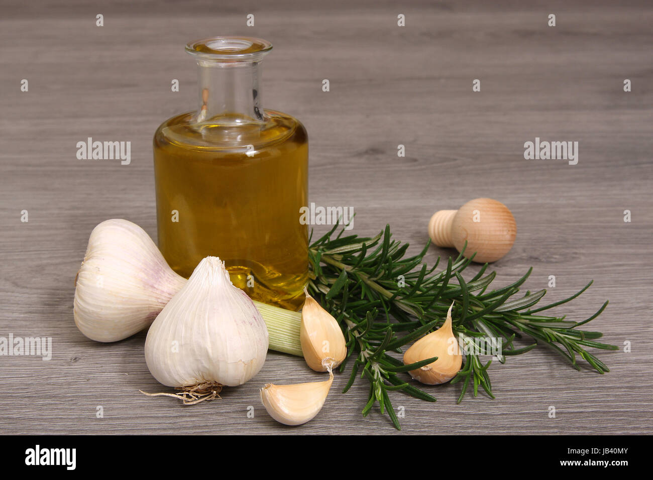 Oliven mit Knoblauch Stock Photo - Alamy Oliven mit Knoblauch Stock Photo - Alamy