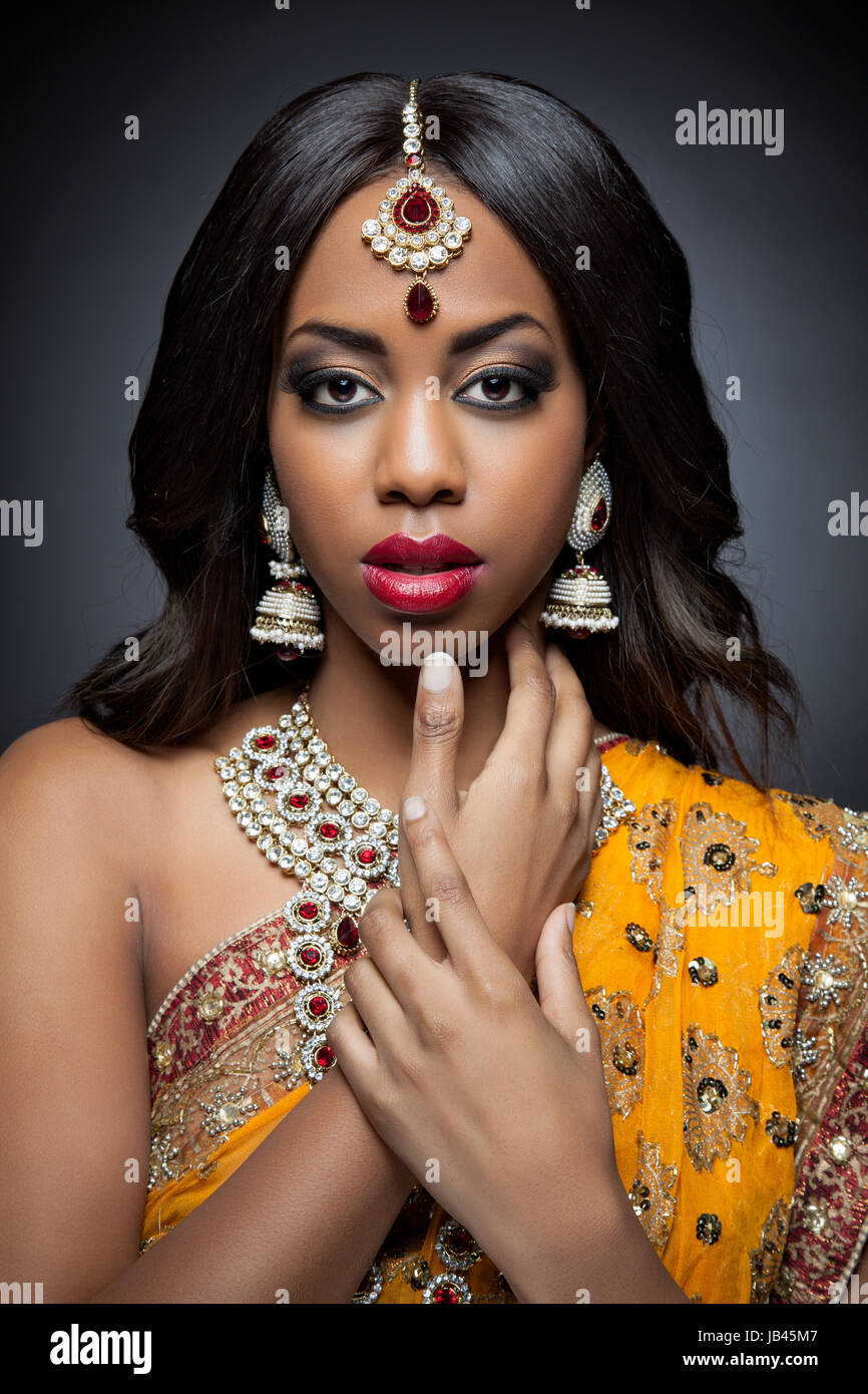 Young Indian woman dressed in traditional clothing with bridal makeup and  jewelry Stock Photo - Alamy