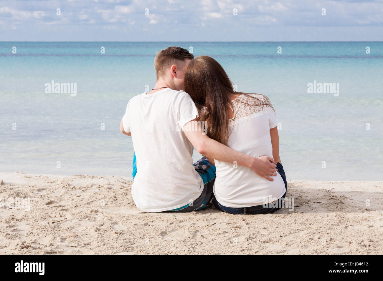 Junges paar glücklich urlaub hires stock photography and images Alamy