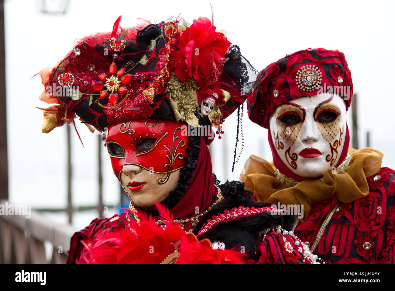Venice carnival red gold couple hi-res stock photography and images - Alamy