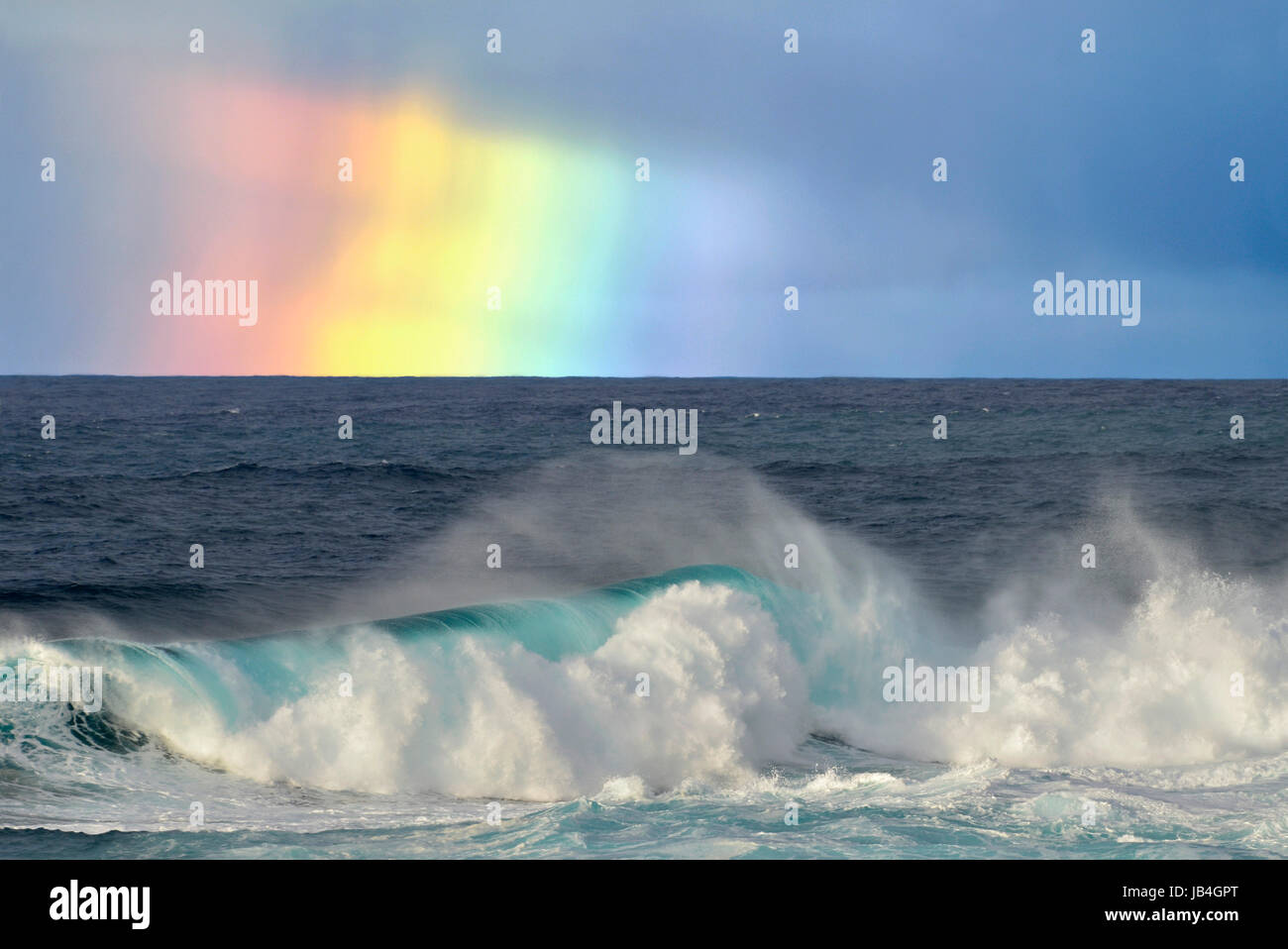 Brandungswelle mit Regenbogen an der Costa Telmo, Teneriffa Stock Photo