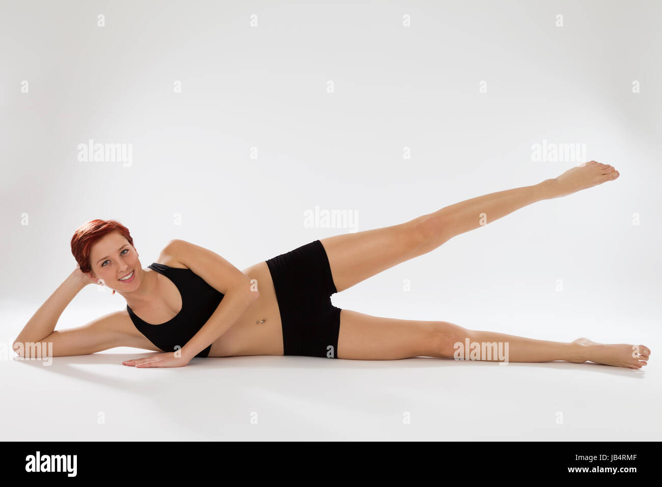 Junge Fitness Frau Trainiert Ihre Beine Stock Photo Alamy