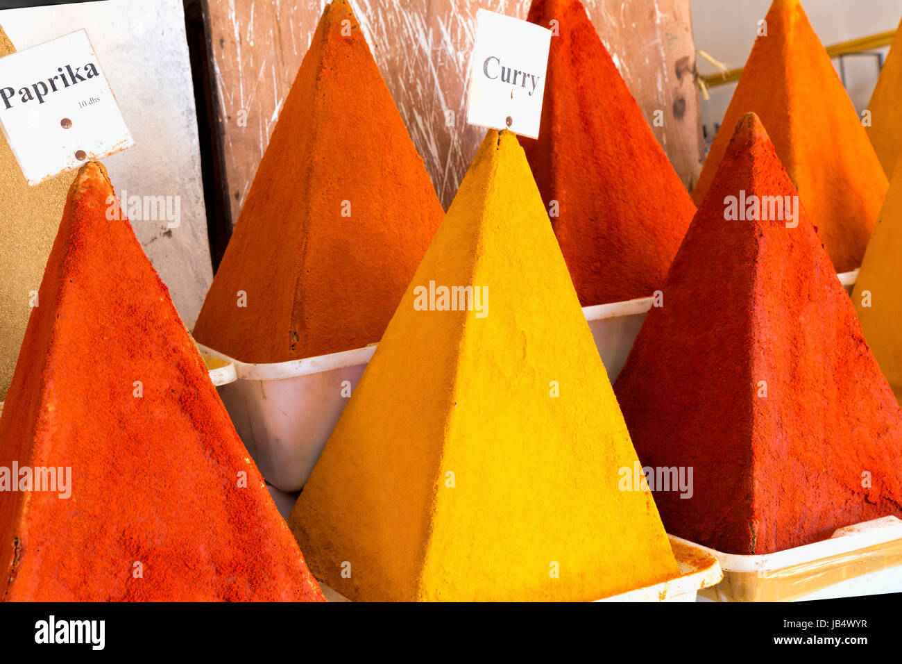 Gewürze auf einem Markt in Marokko Stock Photo