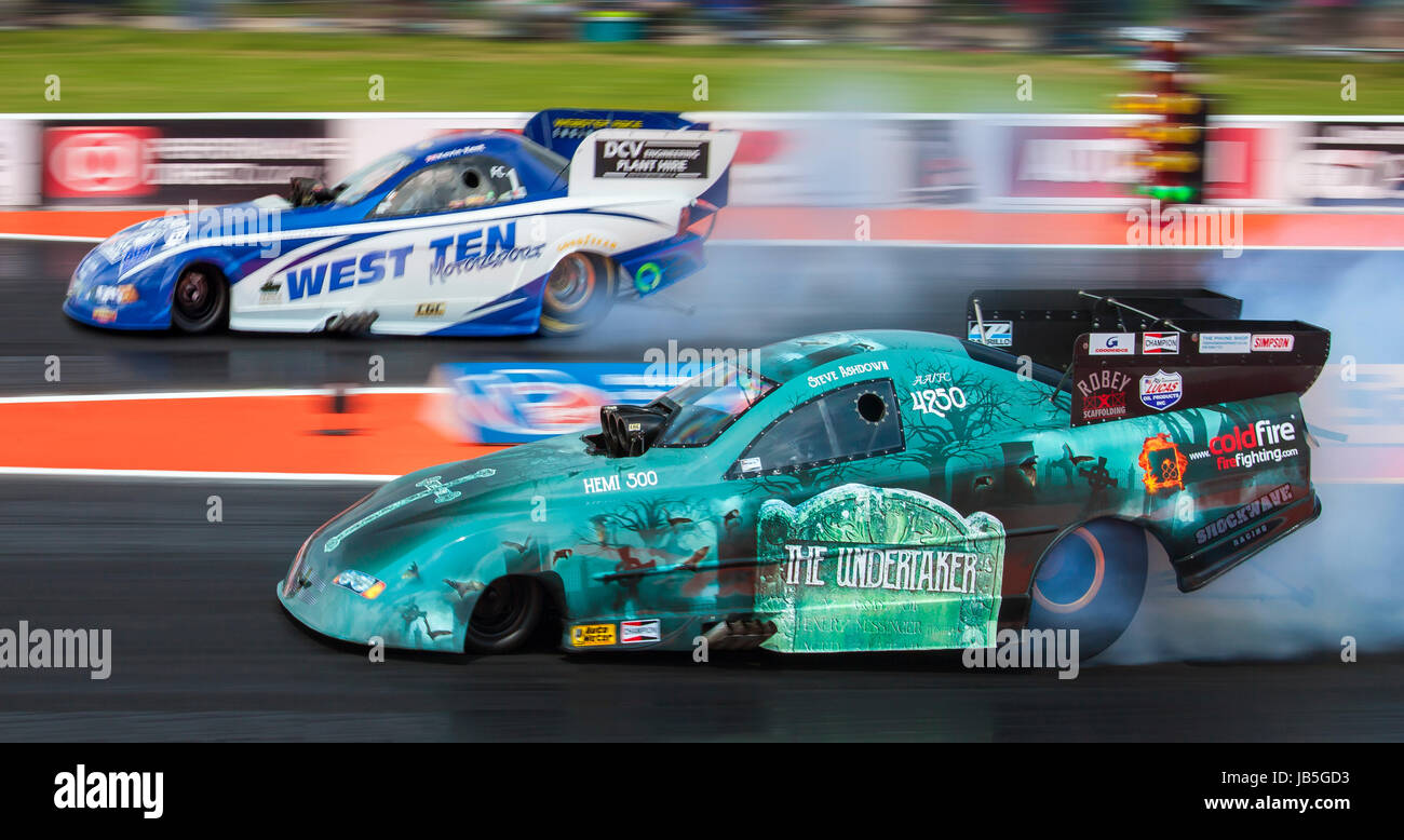 Top fuel Funny car drag racing at Santa Pod Raceway. Steve Ashdown  Dodge Stratus nearside,  Kevin Kent Ford Mustang far side. Stock Photo