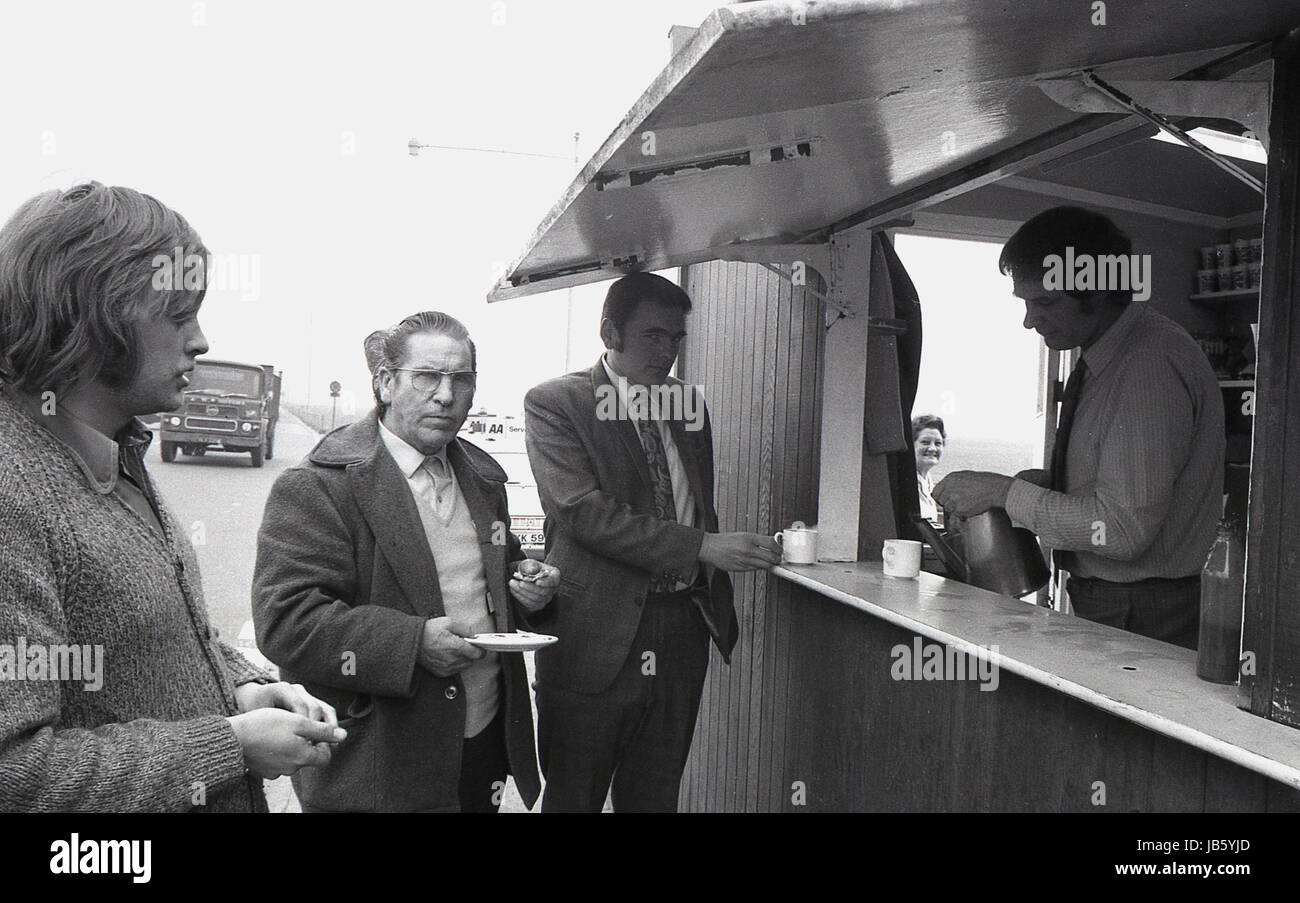 1973, historical picture of customers at the famous Blackheath Tea Hut