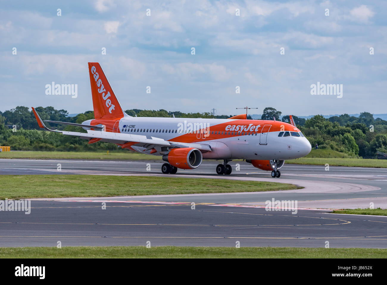 Aircraft Manchester airport Easyjet Airbus Stock Photo - Alamy