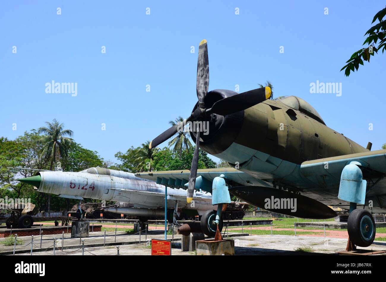 Vietnam war planes hires stock photography and images Alamy