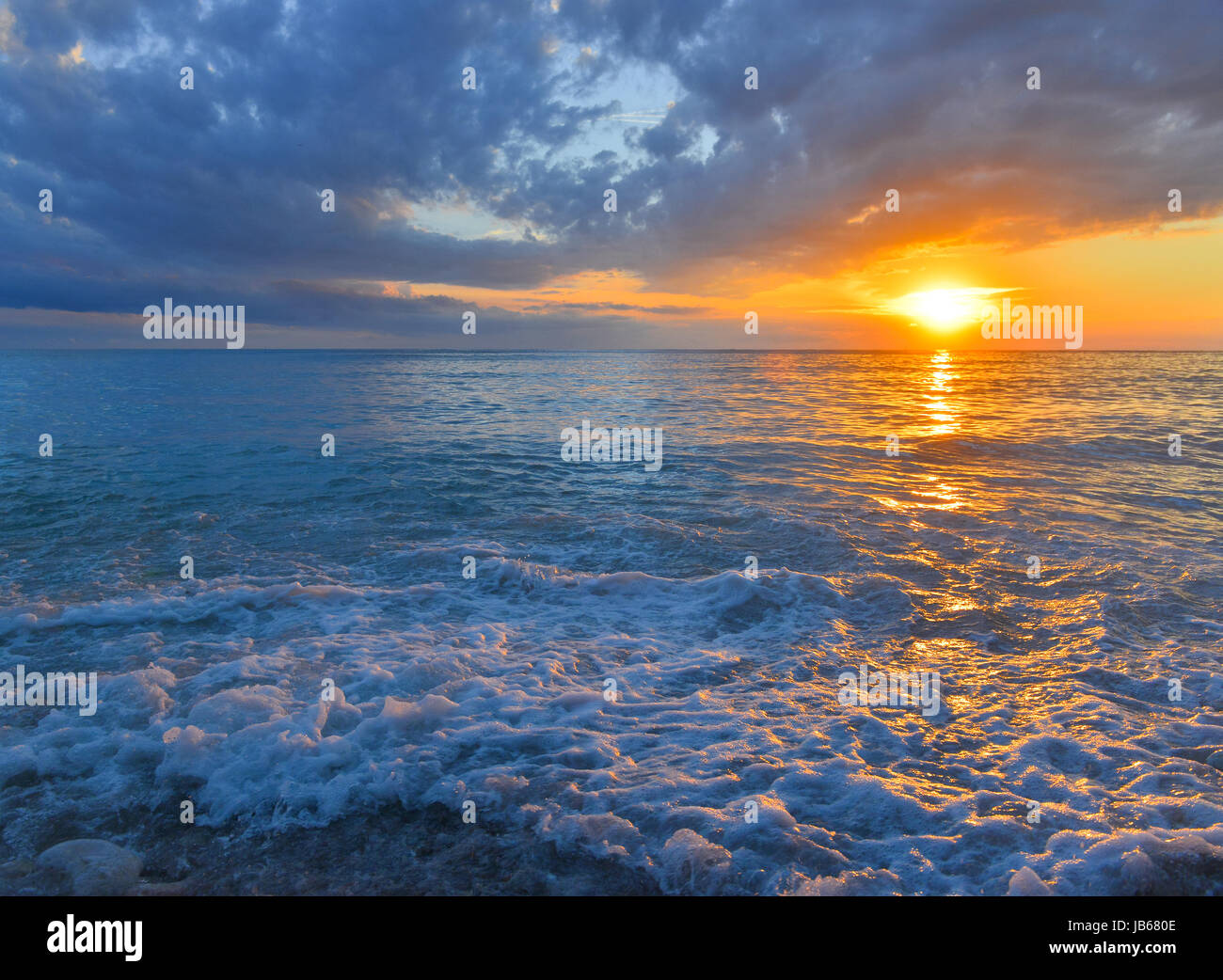 Flying the sea and the sun hi-res stock photography and images - Alamy