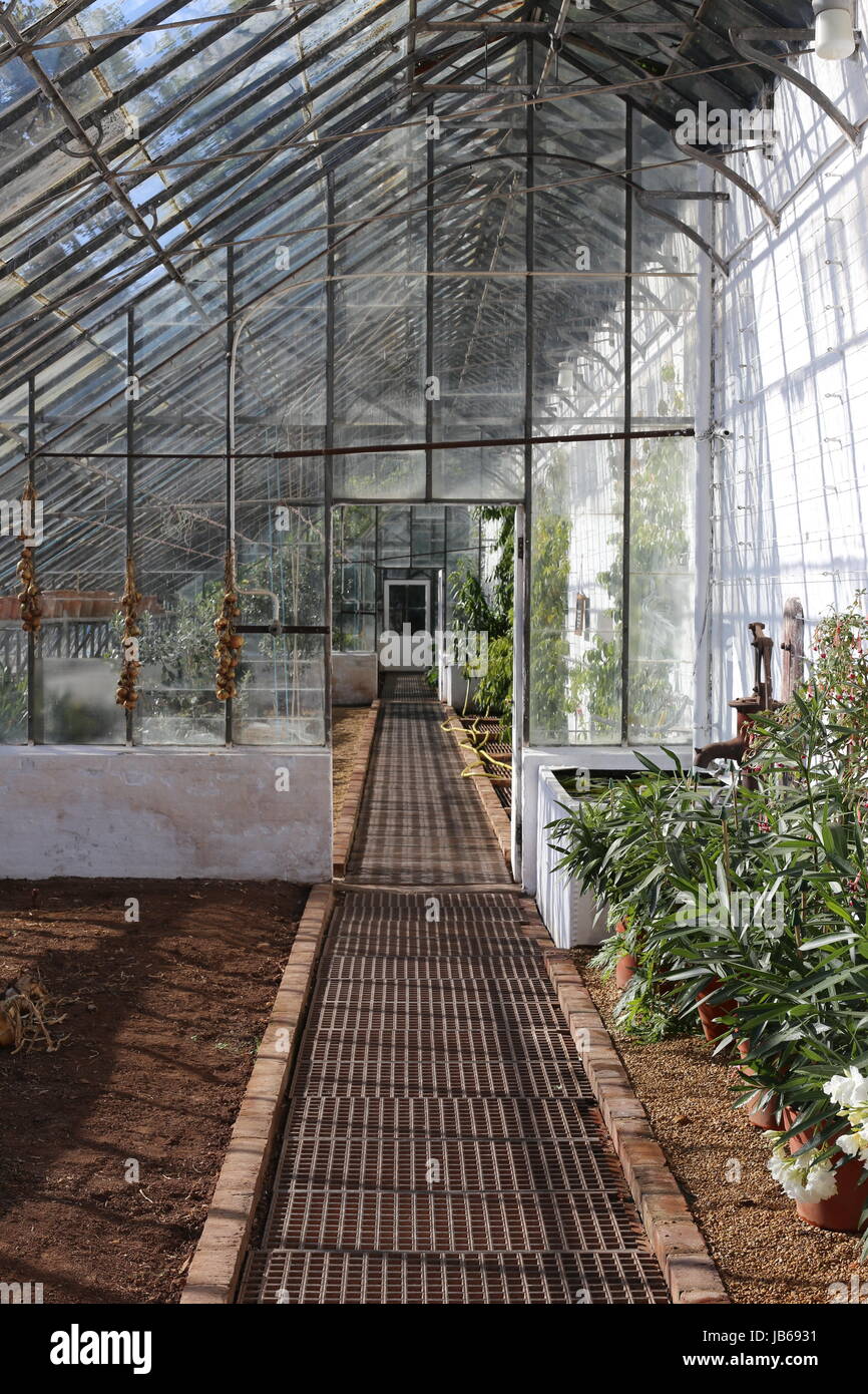 Glass greenhouse hi-res stock photography and images - Alamy