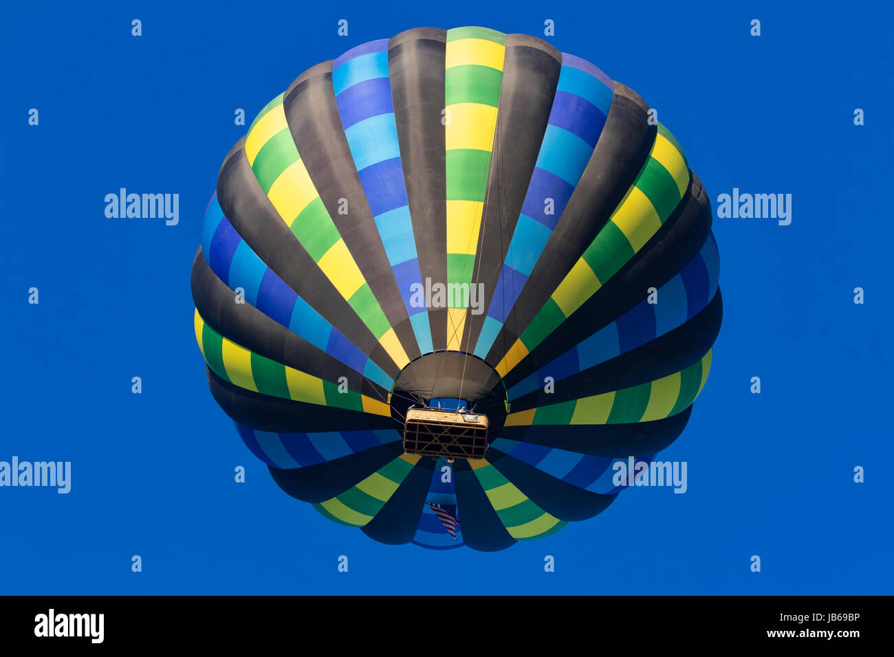 Hot air balloon over vineyard hires stock photography and images Alamy