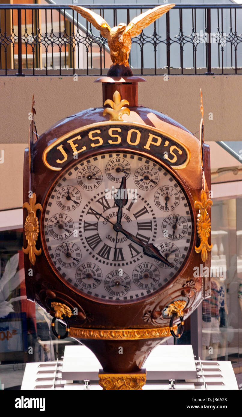 Circle Center Clock High Resolution Stock Photography and Images - Alamy