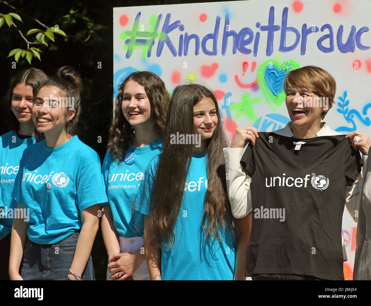 Unicef shirt hi-res stock photography and images - Alamy