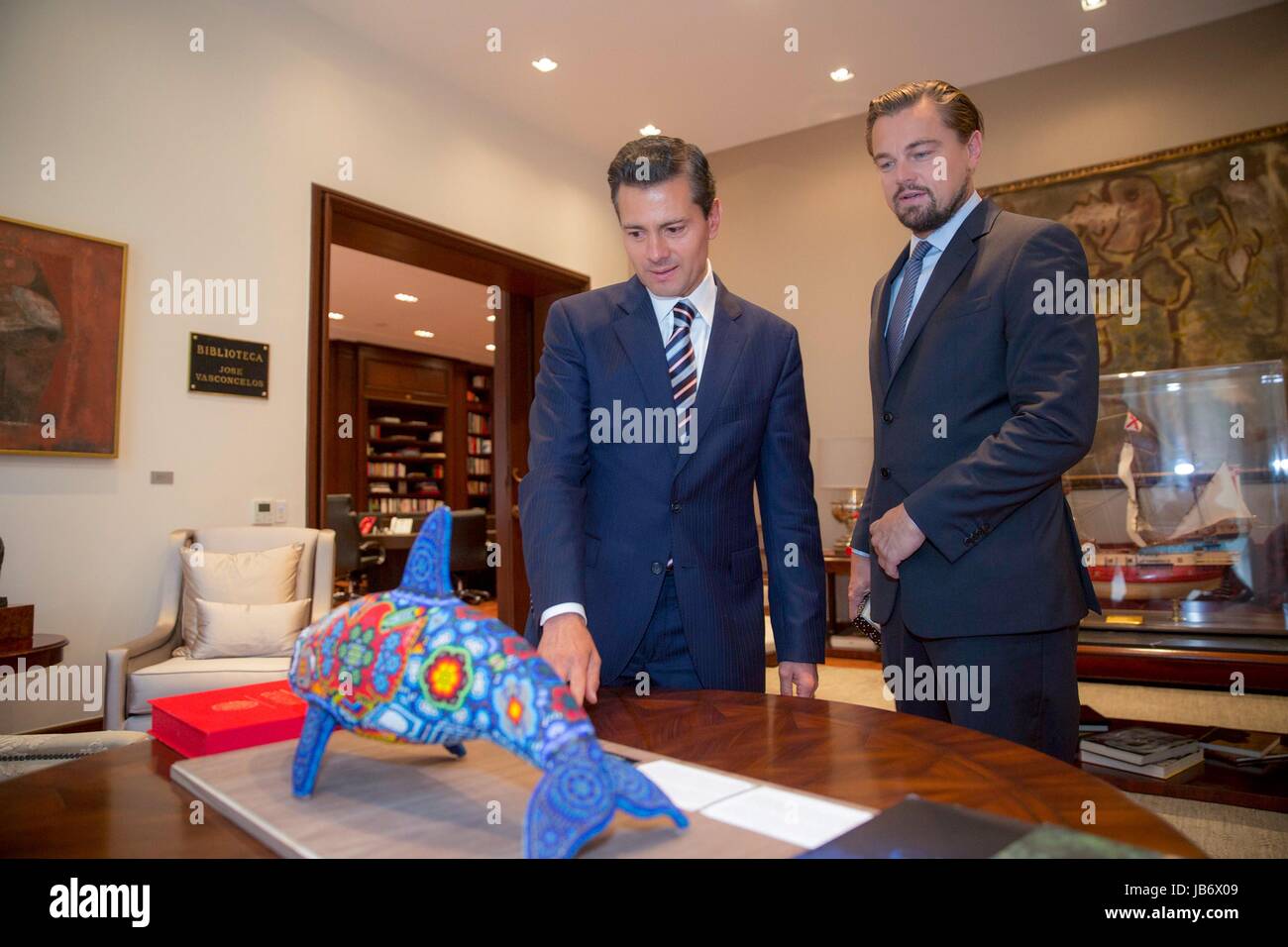 Mexico City, Mexico. 08th June, 2017. Mexican President Enrique Pena Nieto, left, and actor Leonardo DiCaprio view a folk sculpture of the Vaquita, a critically endangered porpoise native to Mexico's Gulf of California, at the presidential palace Los Pinos June 8, 2017 in Mexico City, Mexico. DiCaprio is joining forces with Pena Nieto and Mexican billionaire Carlos Slim to try and save the Vaquita from extinction. (photo by Presidenciamx via Planetpix) Stock Photo