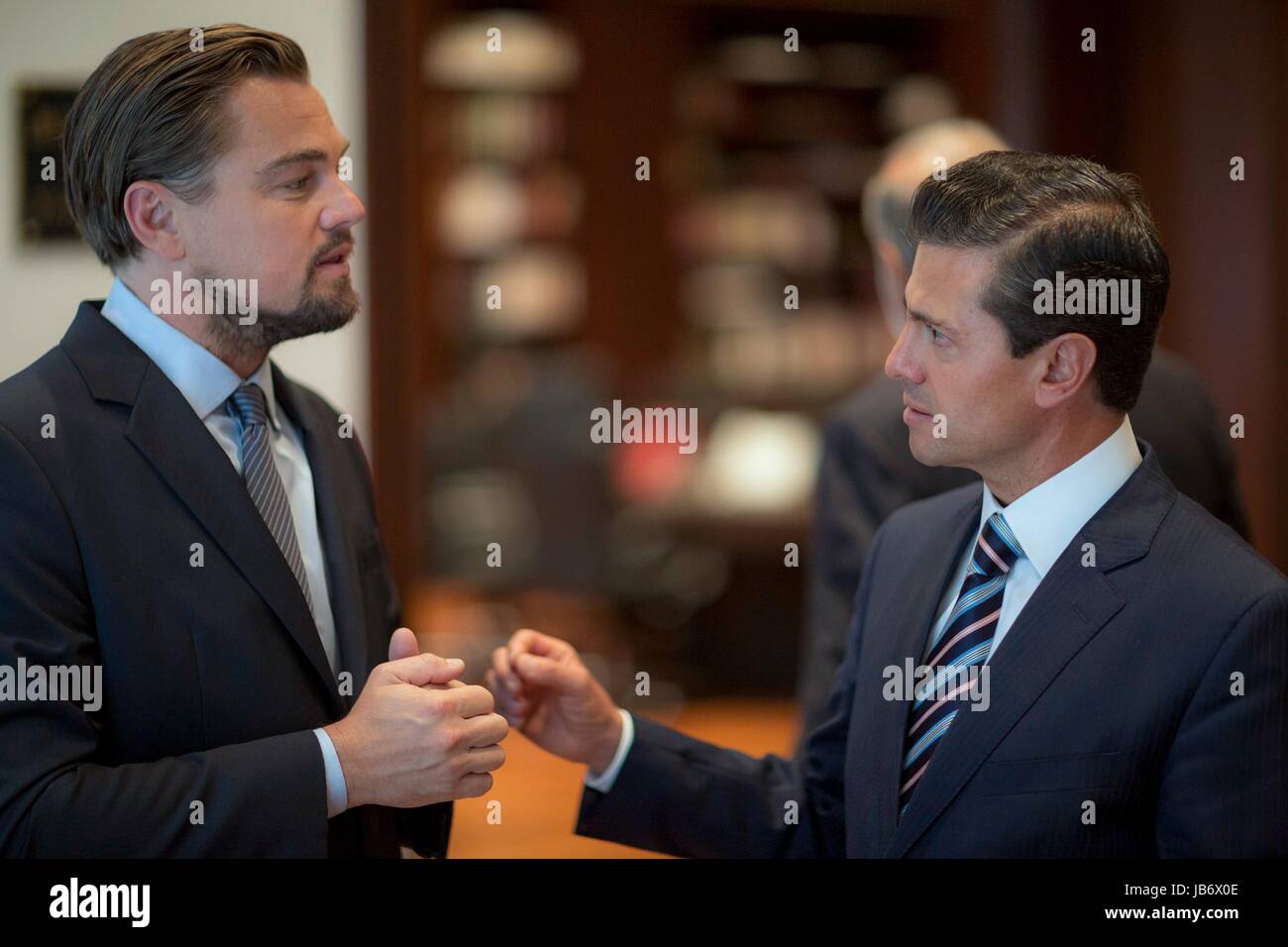 Mexico City, Mexico. 09th June, 2017. Mexican President Enrique Pena Nieto, right, and actor Leonardo DiCaprio discuss the critically endangered Vaquita, a porpoise native to Mexico's Gulf of California, at the presidential palace Los Pinos June 8, 2017 in Mexico City, Mexico. DiCaprio is joining forces with Pena Nieto and Mexican billionaire Carlos Slim to try and save the Vaquita from extinction. (photo by Presidenciamx via Planetpix) Stock Photo