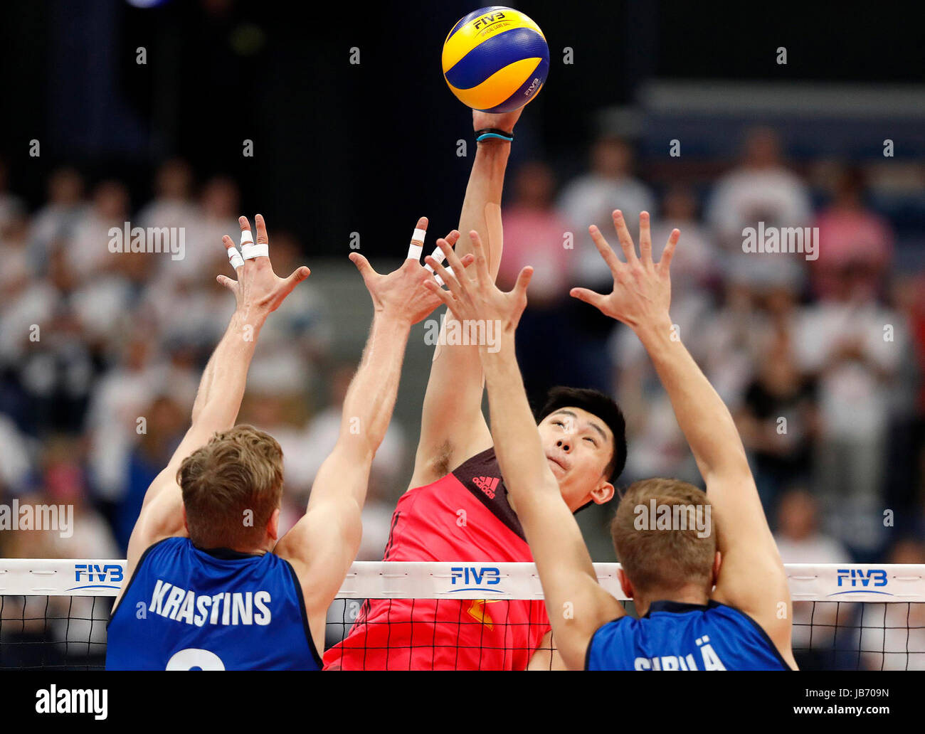 Helsinki. 9th June, 2017. Jiang Chuan (C) of China spikes the ball as Elviss Krastins (L) and Tommi Siirila of Finland defend during the FIVB World League Group 2 PoolD2 match between China and Finland in Helsinki, Finland on June 9, 2017. Finland won 3-1. Credit: Matti Matikainen/Xinhua/Alamy Live News Stock Photo