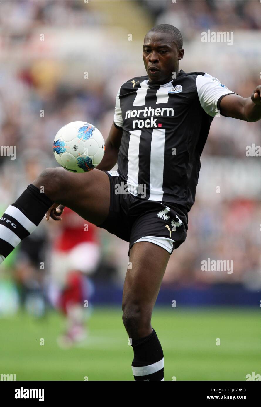 SHOLA AMEOBI NEWCASTLE UNITED FC NEWCASTLE UNITED FC ST JAMES PARK ...
