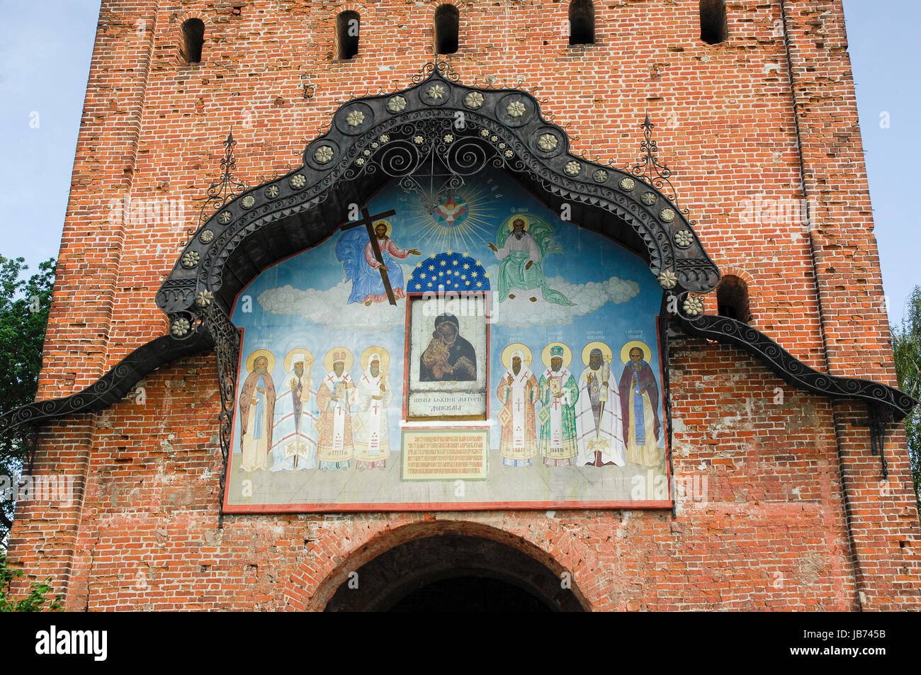 small-orthodox-church-in-the-ancient-town-colomna-russia-stock-photo