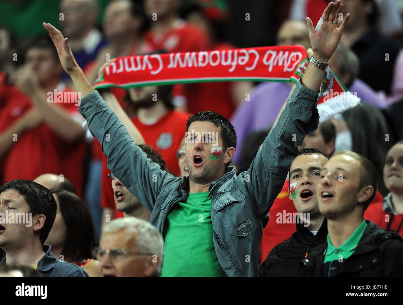Football fans in stands hi-res stock photography and images - Alamy