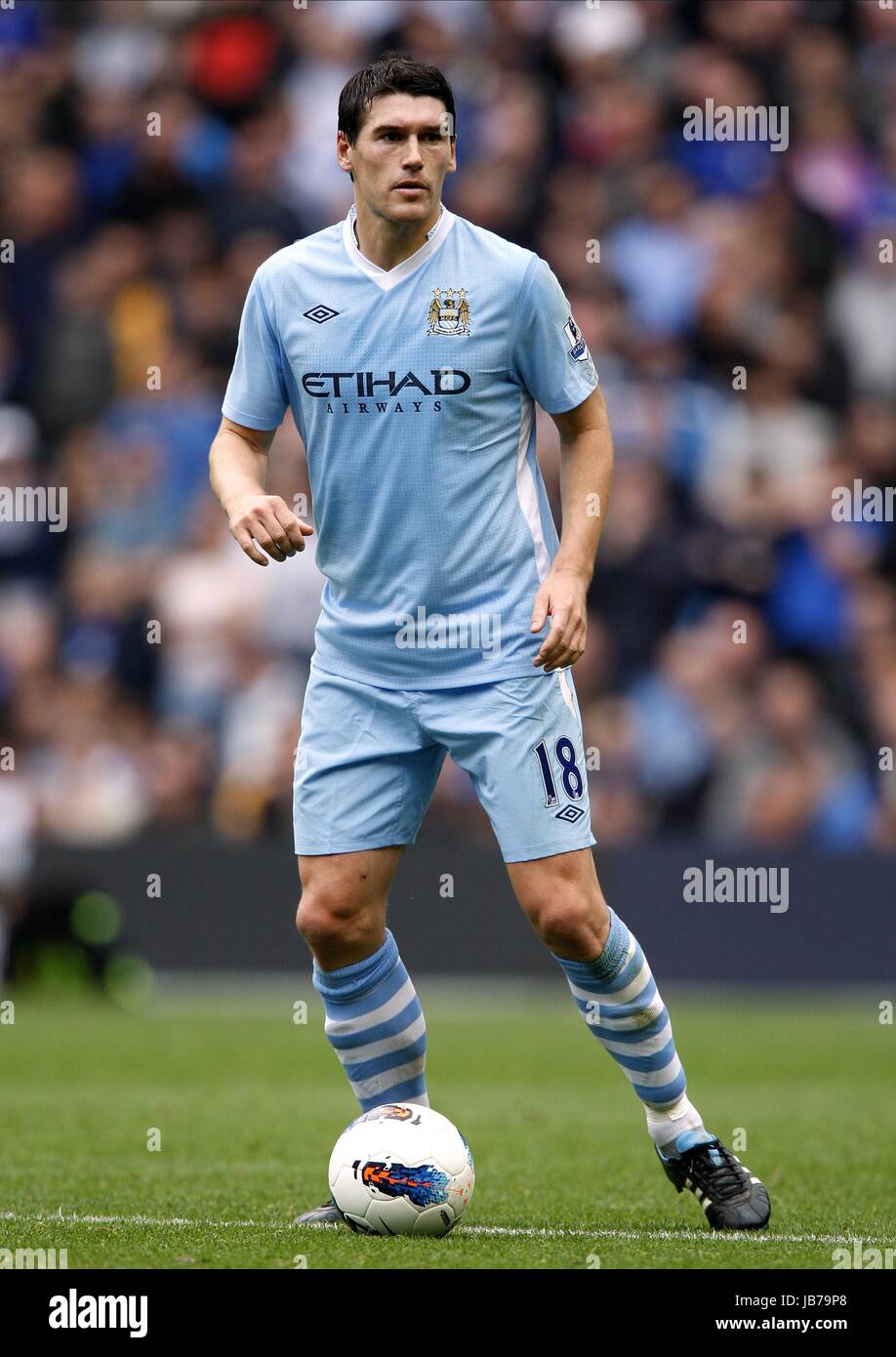 GARETH BARRY MANCHESTER CITY FC MANCHESTER CITY FC ETHIAD STADIUM ...