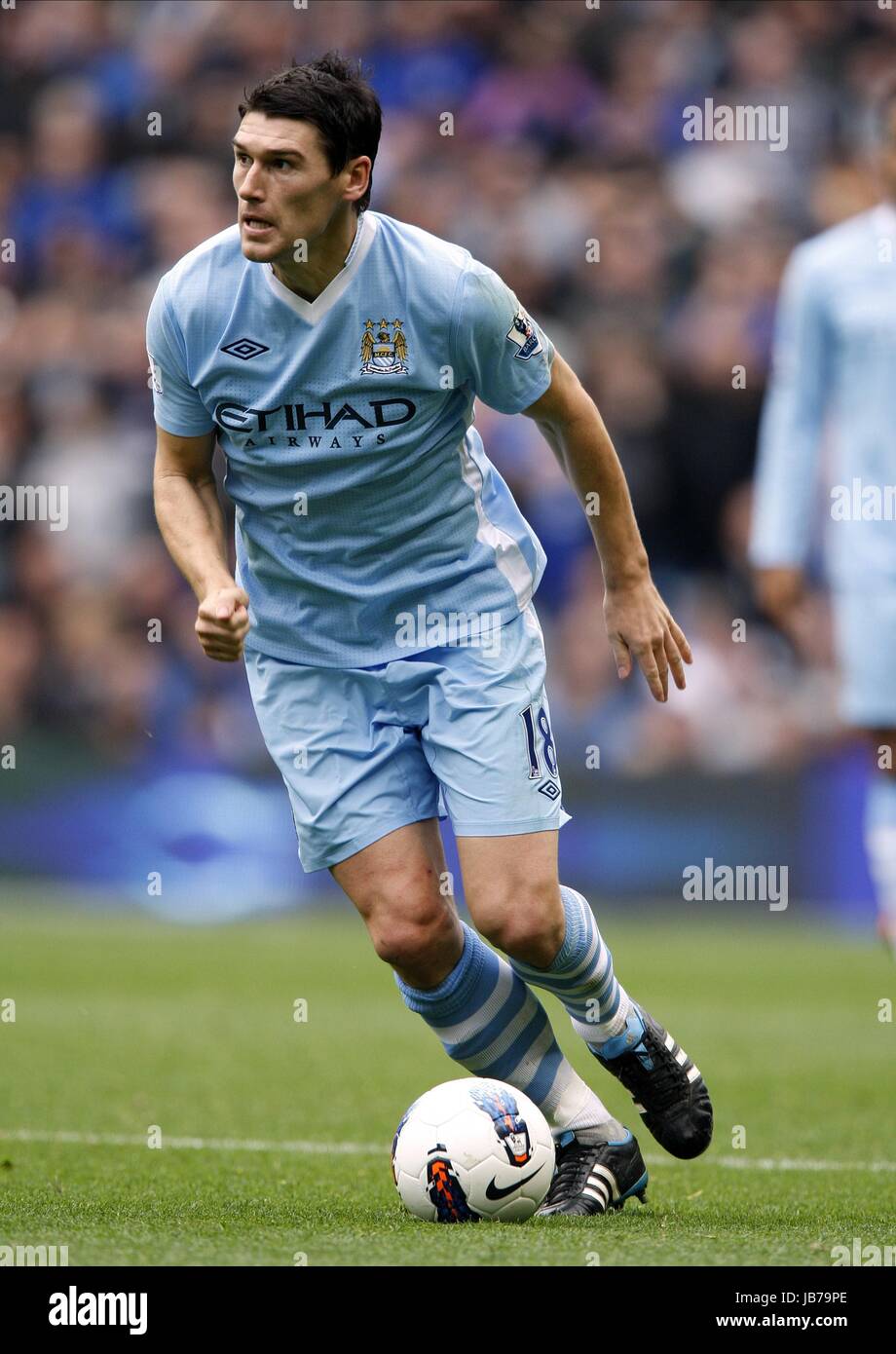 GARETH BARRY MANCHESTER CITY FC MANCHESTER CITY FC ETHIAD STADIUM ...