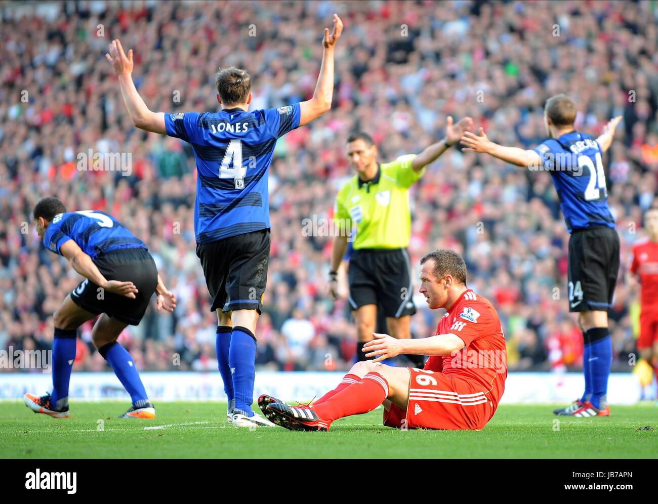 REFEREE MARRINER GIVES FREE KI LIVERPOOL V MANCHESTER UNITED ANFIELD