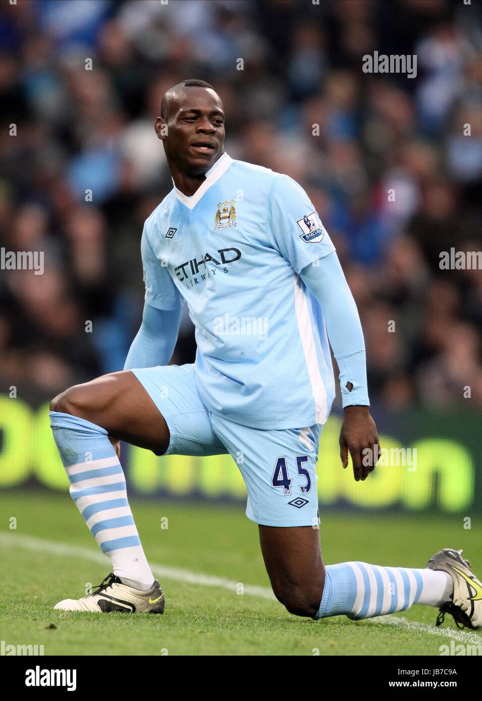 MARIO BALOTELLI MANCHESTER CITY FC MANCHESTER CITY FC ETIHAD STADIUM MANCHESTER ENGLAND 29
