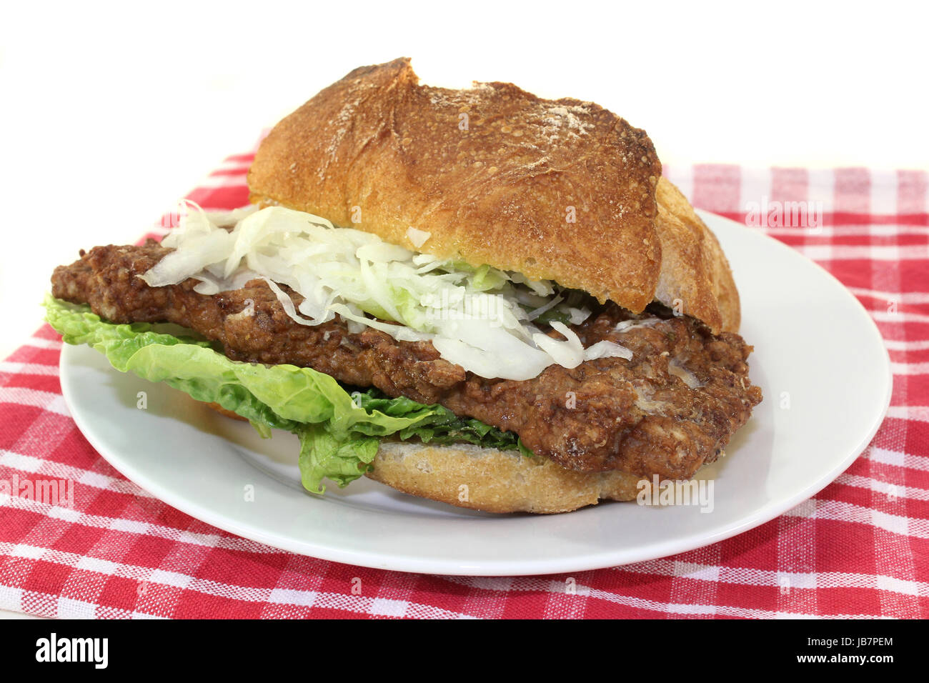 ein Brötchen mit Hacksteak, Weißkrautsalat und Salat Stock Photo - Alamy
