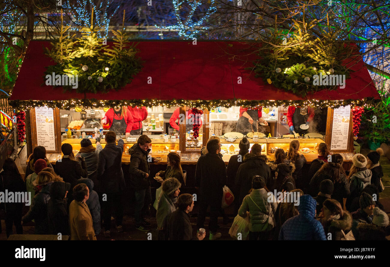 Streets of Edinburgh Christmas market Stock Photo Alamy