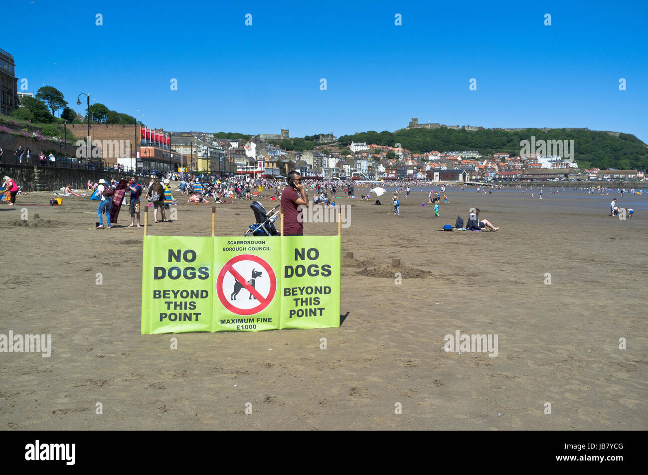 South Bay SCARBOROUGH NORTH YORKSHIRE No dogs allowed sign Stock Photo