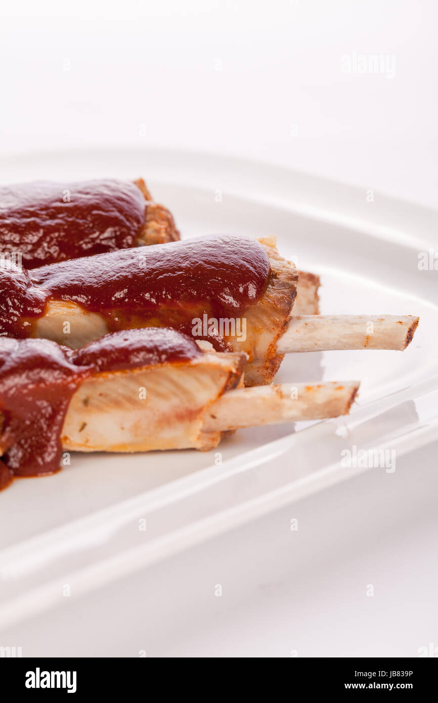 Gegrillte Schweinerippchen Spareribs mit Barbecuesoße marinade und ...