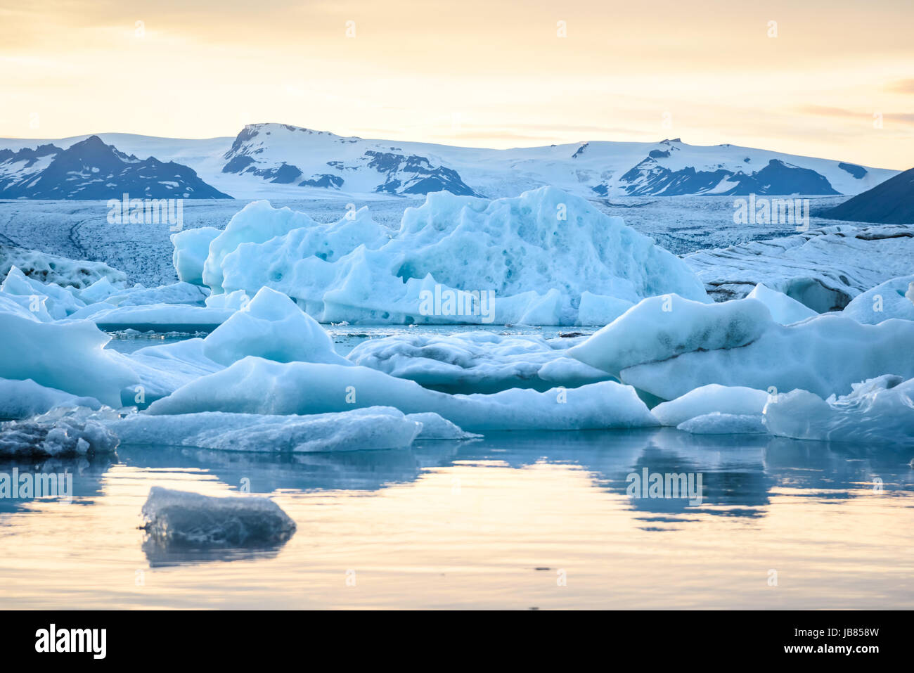 Beautiful view of icebergs in Jokulsarlon glacier lagoon at sunset ...