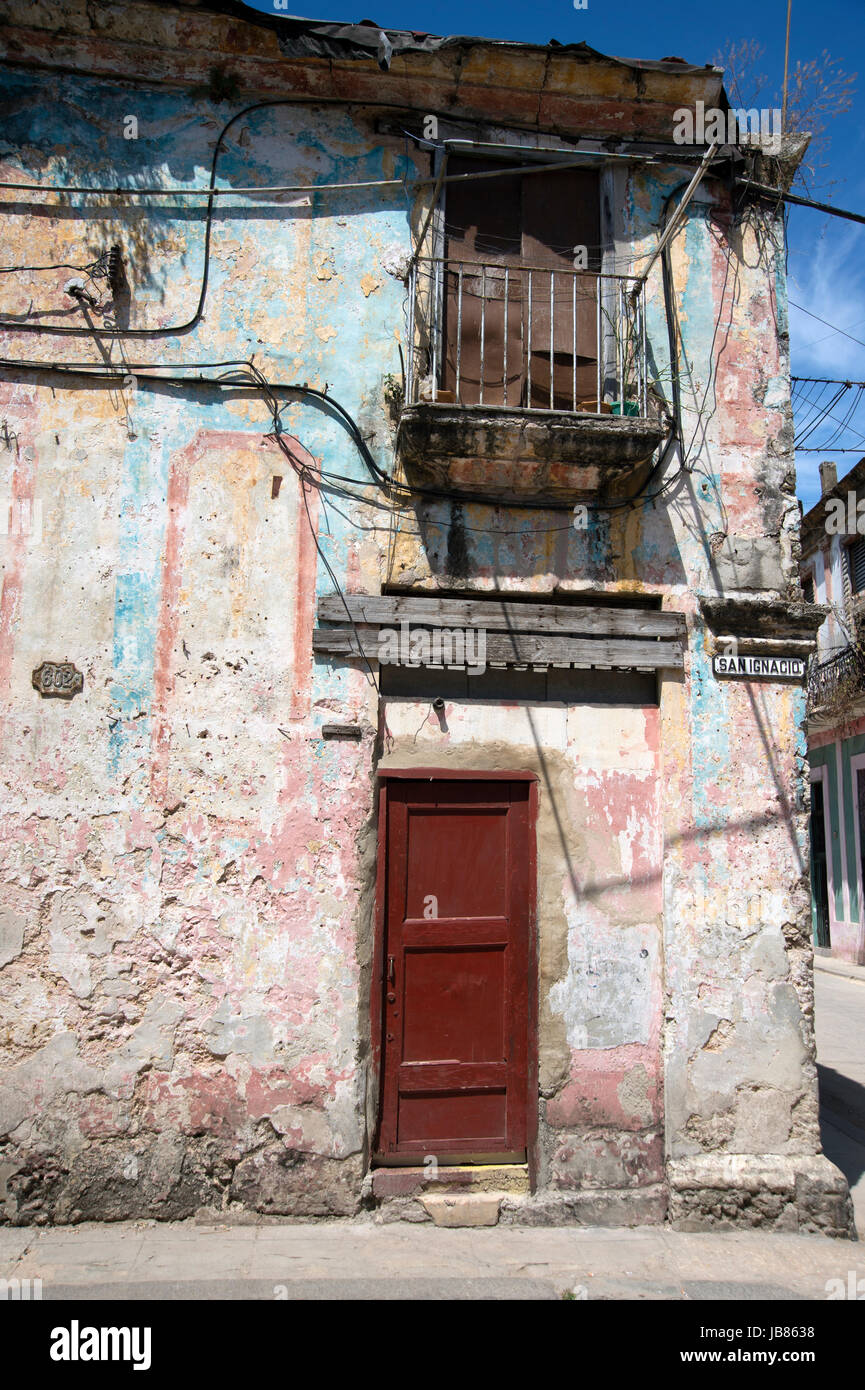 Detail picture of a  crumbling decrepit building in Havana Vieja Cuba Stock Photo