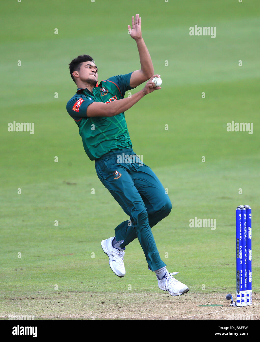 Bangladeshs Taskin Ahmed High Resolution Stock Photography and Images ...