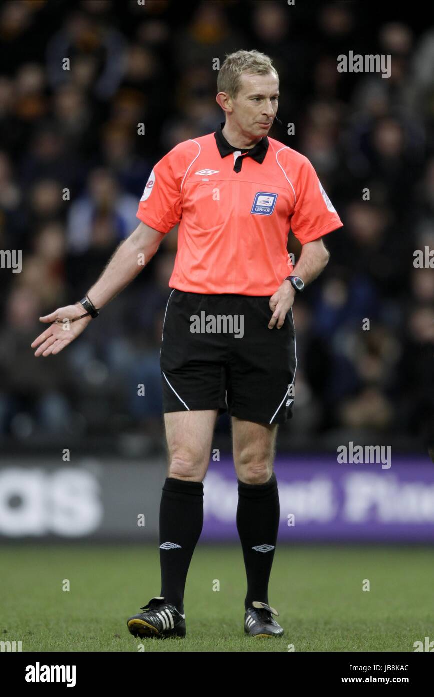 KEITH HILL FOOTBALL REFEREE FOOTBALL REFEREE KC STADIUM HULL ENGLAND 29