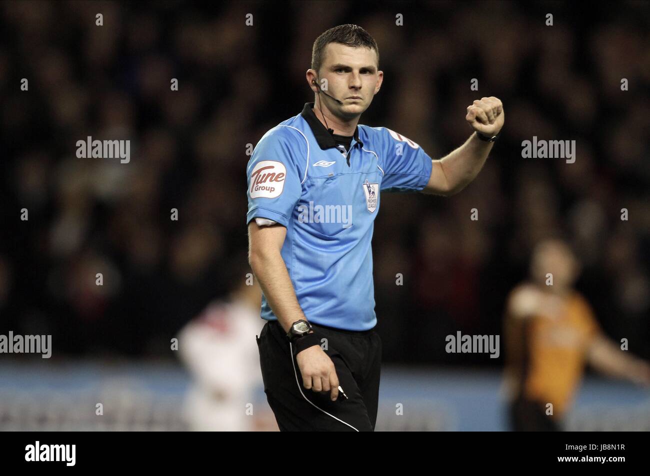 MICHAEL OLIVER FOOTBALL REFEREE FOOTBALL REFEREE MOLINEUX STADIUM