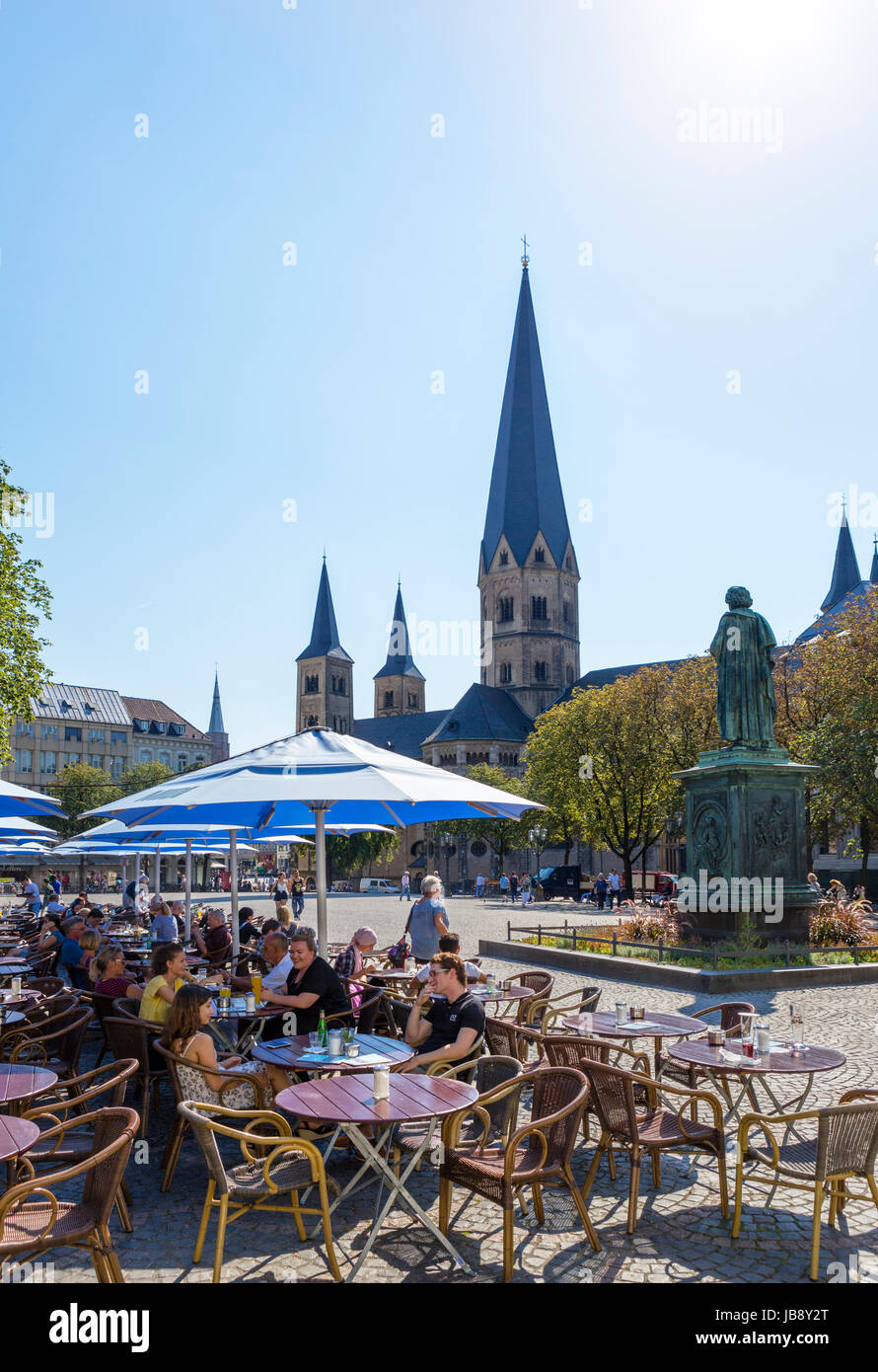 Bonn, Germany. Cafe in front of Bonn Minster (Bonner Münster) in the city centre, Münsterplatz,  Bonn, Germany Stock Photo
