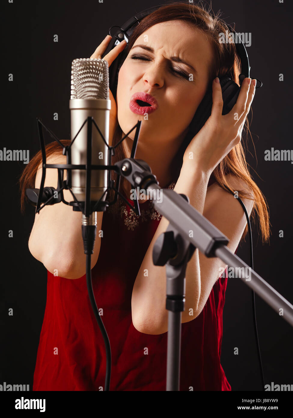 Девушка с микрофоном в студии. Девушка поет в студии. Сборник женского вокала. Сборник женского вокала. Сборник женского вокала.