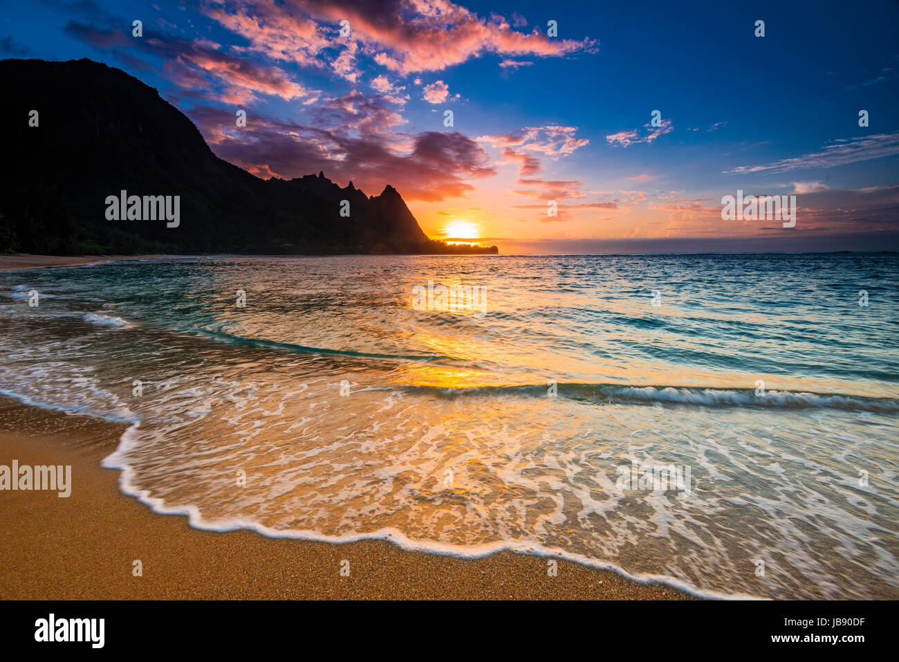 Sunset over the Na Pali Coast from Tunnels Beach, Haena State Park