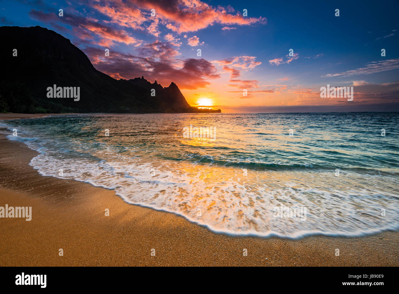 Sunset over the Na Pali Coast from Tunnels Beach, Haena State Park