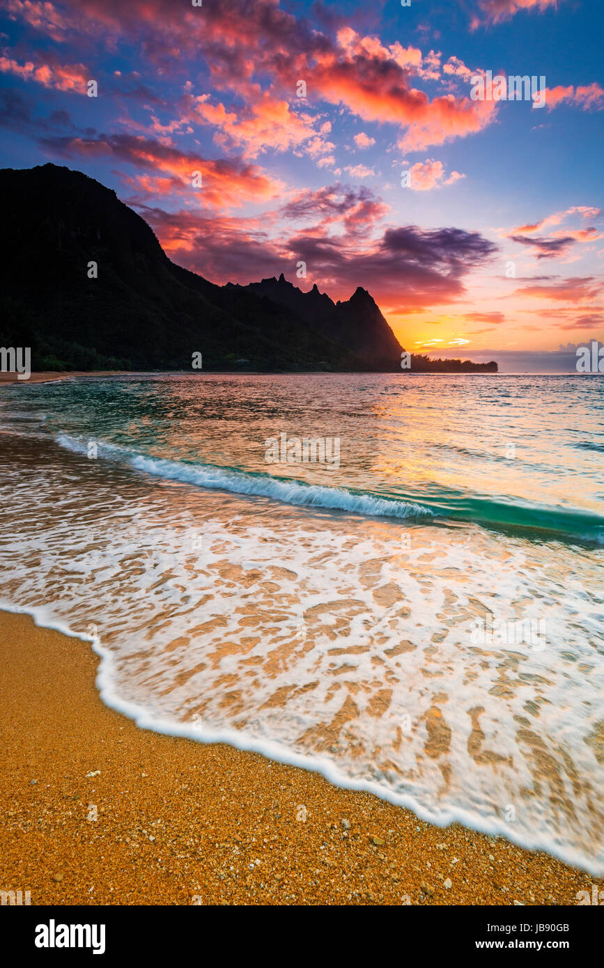 Sunset over the Na Pali Coast from Tunnels Beach, Haena State Park