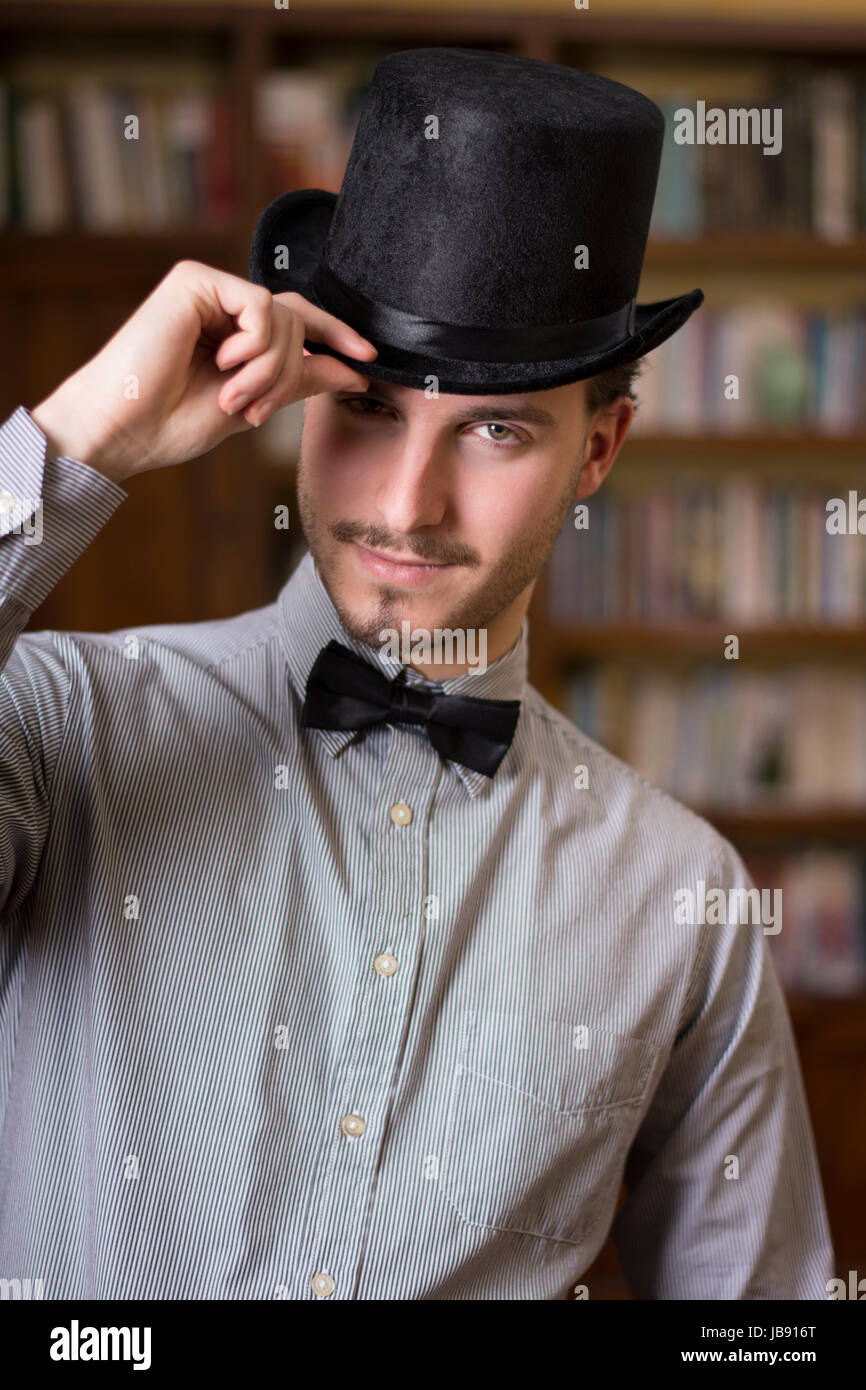 Man wearing top hat hi-res stock photography and images - Alamy