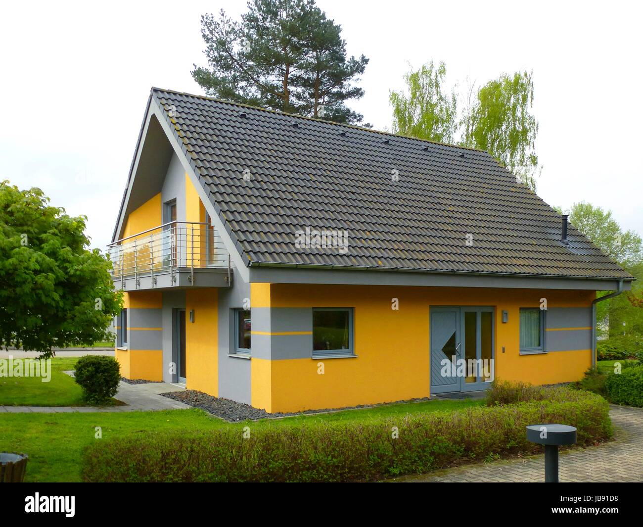 Fertighaus mit Gartenanlage, Schwaben Haus, Einfamilienhaus