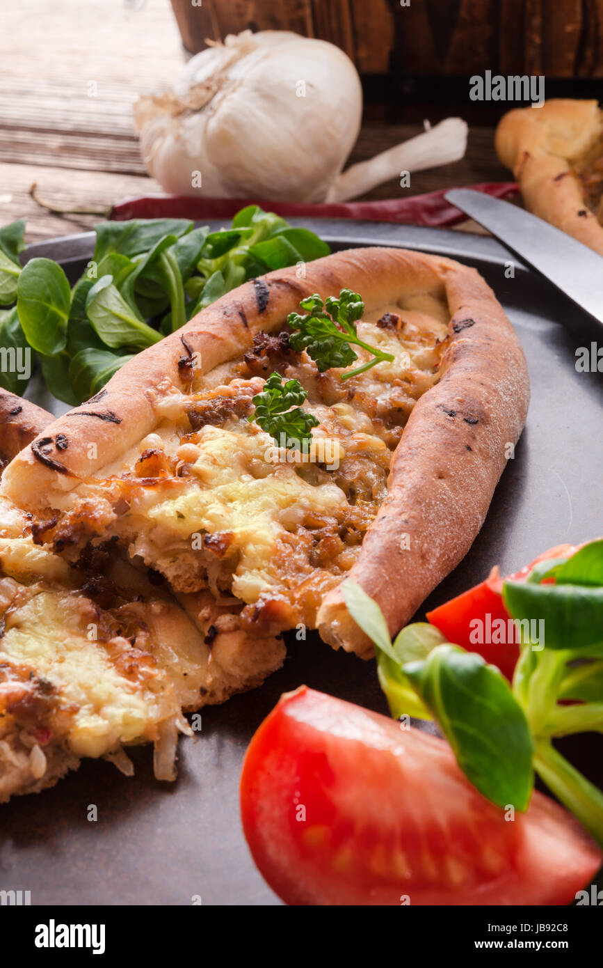 Pizza schiffchen hi-res stock photography and images - Alamy Pizza schiffchen hi-res stock photography and images - Alamy
