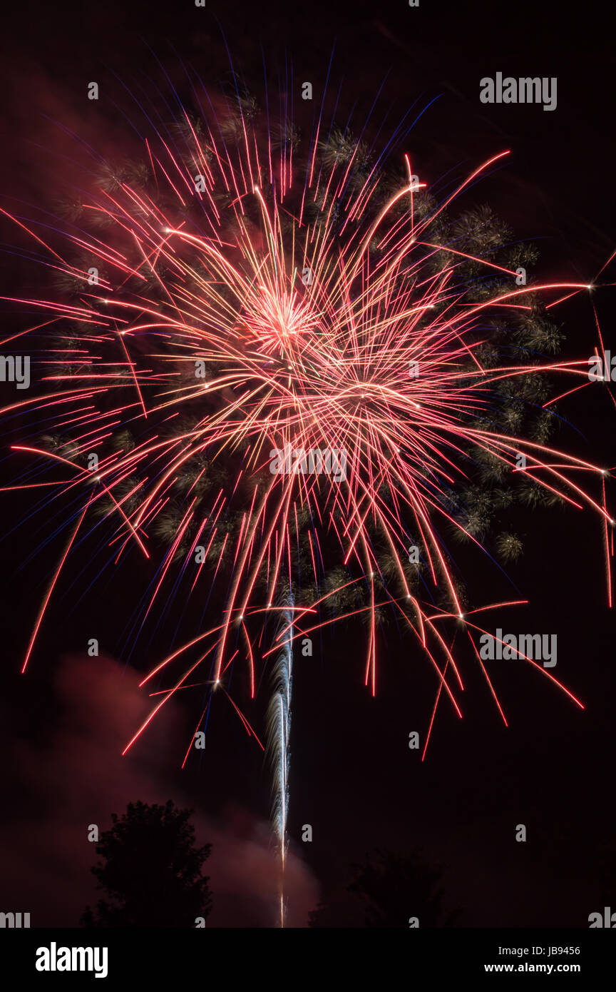 4th of July singular firework Stock Photo - Alamy