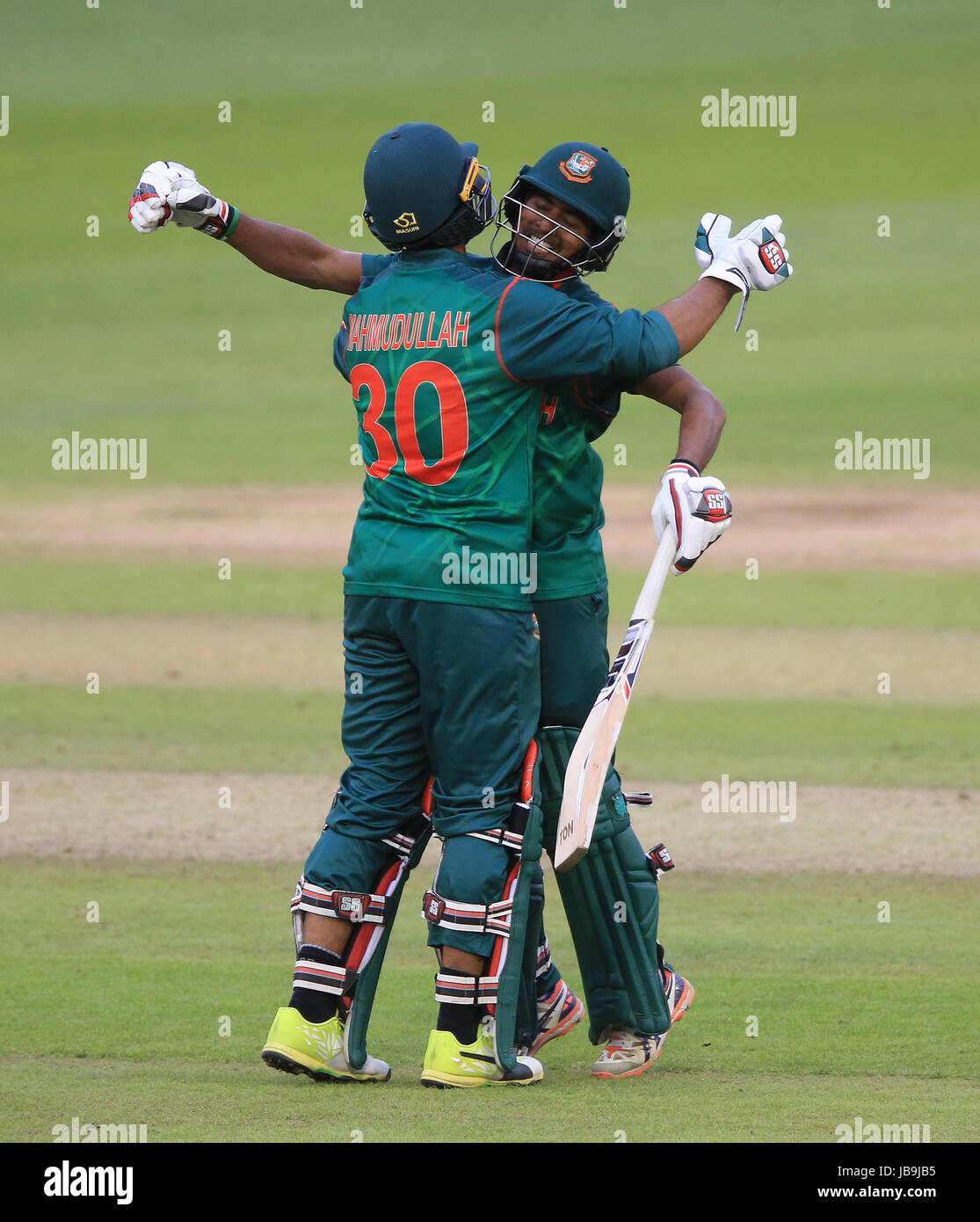 Bangladesh's Mosaddek Hossain (right) and Mahmudullah celebrate after 