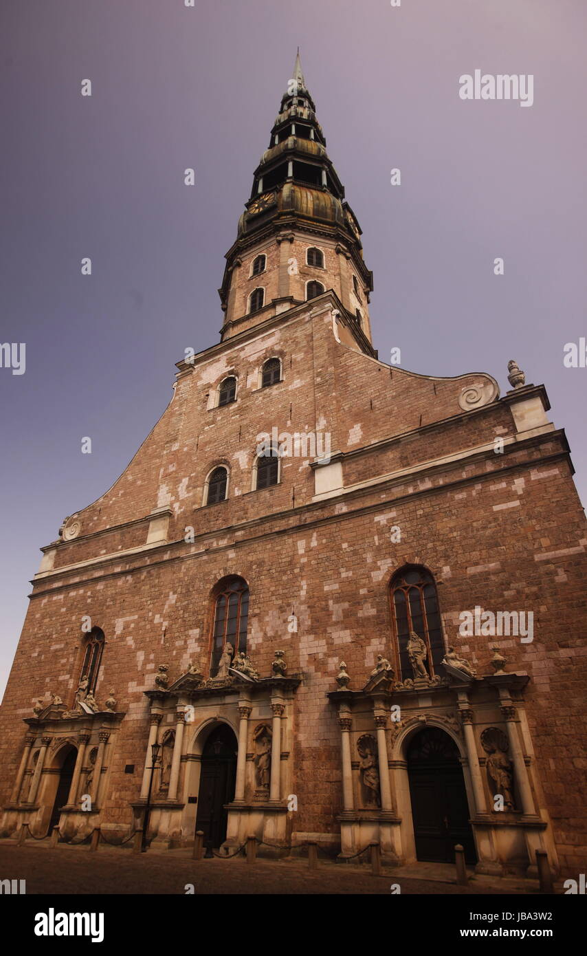 Die Petrikirche  in der Altstadt von Riga der Hauptststadt von Lettland im Baltikum in Osteuropa. Stock Photo