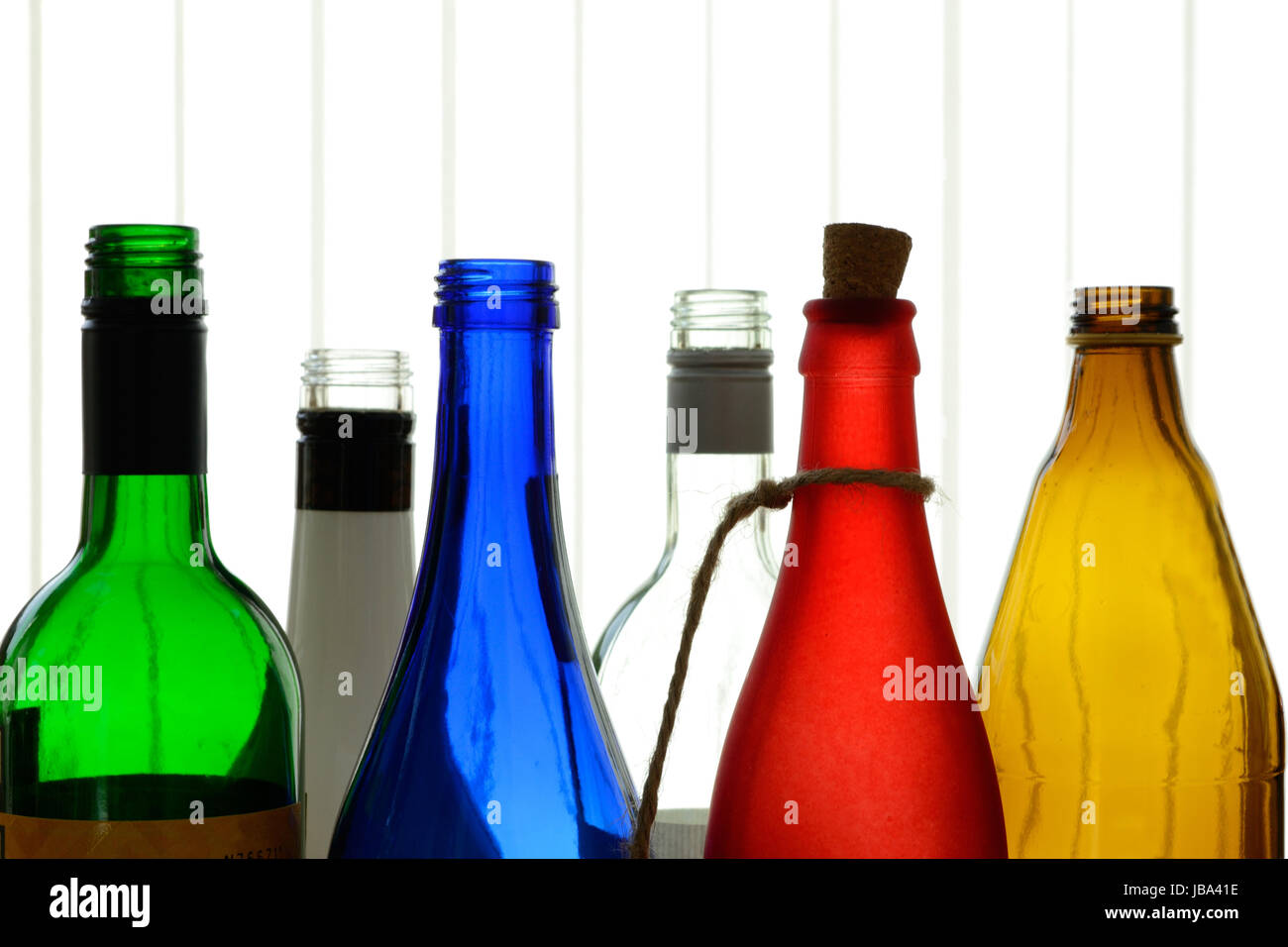 sechs bunte Glasflaschen als Dekoration Stock Photo