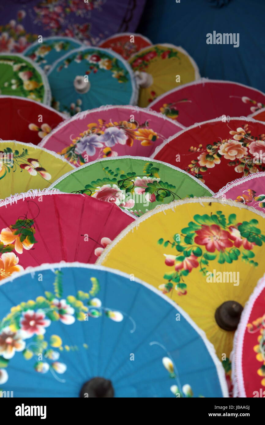 Die traditionelle Papierschirm Produktion in Chiang Mai im  Norden von Thailand. Stock Photo