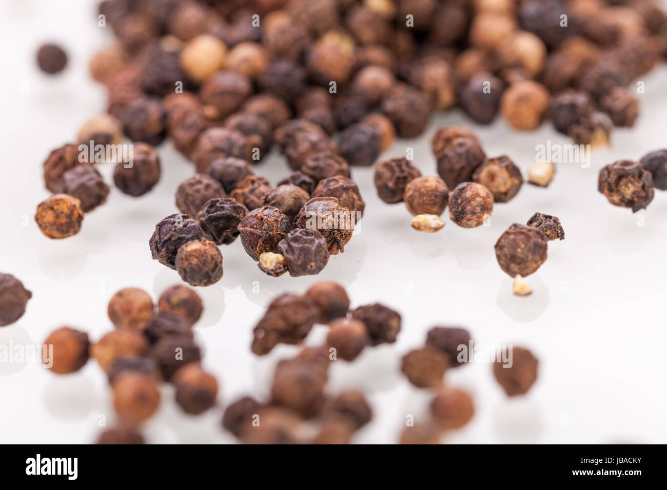 bunte getrocknete pfefferkörner gewürz pfeffer nahaufnahme körner Stock Photo - Alamy