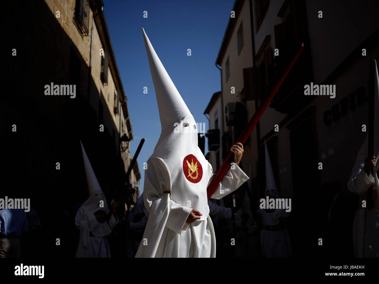 A penitente wearing a white pointer hood during Easter Week celebrations in Baeza, Jaen Province, Andalusia, Spain Stock Photo